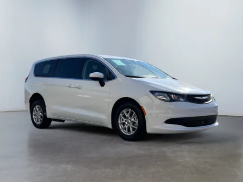 More photos of 2022 Chrysler Voyager LX at Grace Auto Group, PA