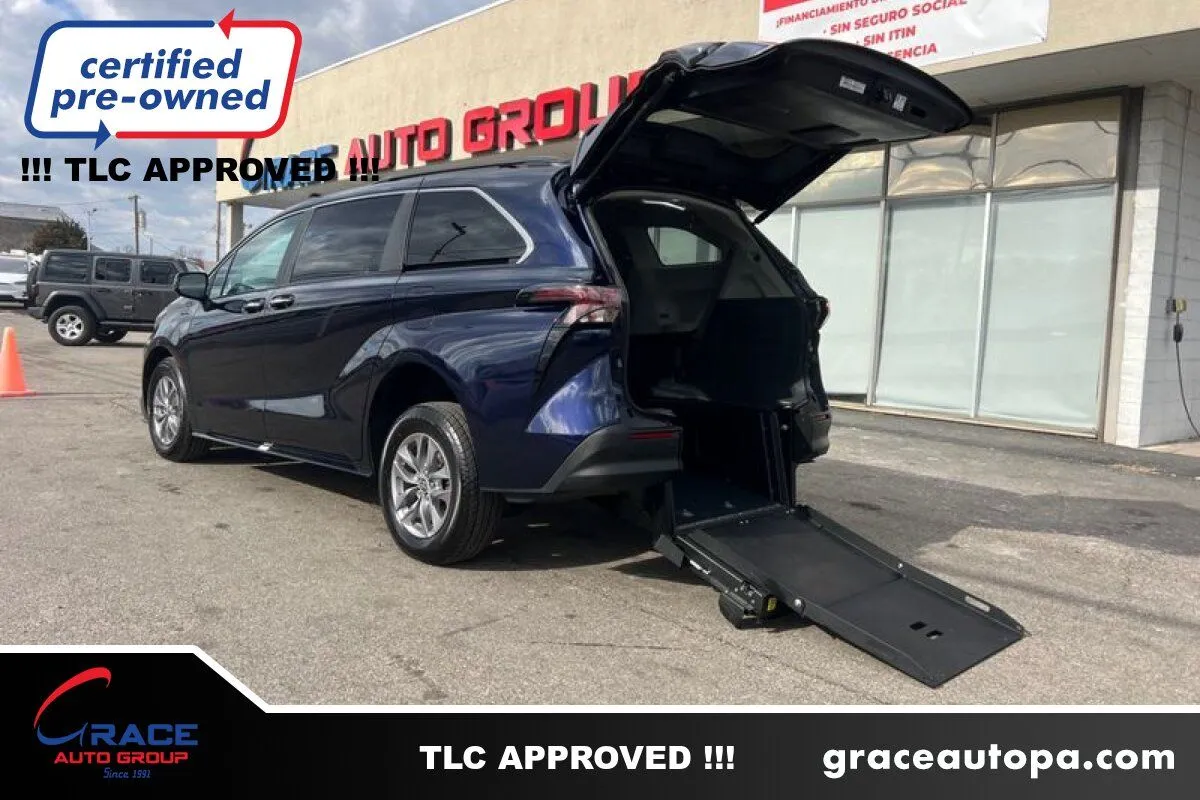 2023 Toyota Sienna XLE 8-Passenger for sale in Morrisville, PA