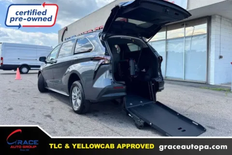 Black 2025 Toyota Sienna LE 8-Passenger for sale in Morrisville, PA