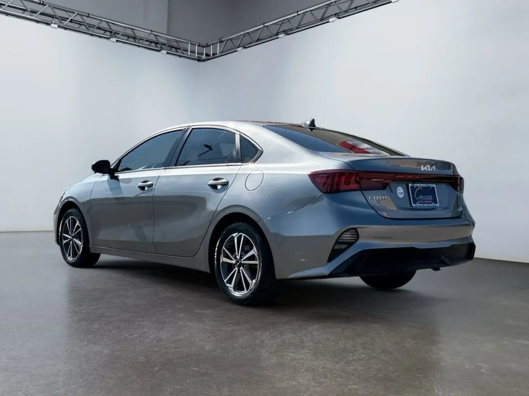 2024 Kia Forte LX photo 3