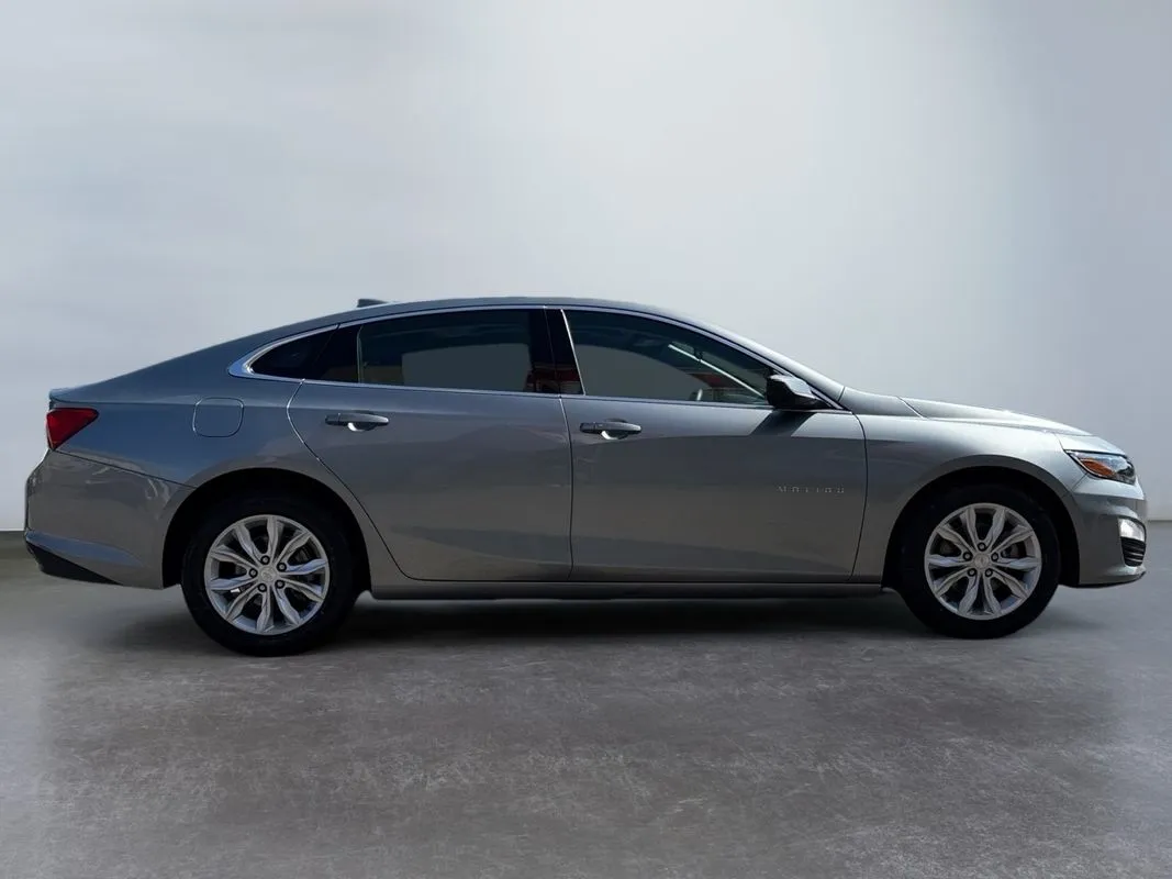 2024 Chevrolet Malibu 1LT photo 2