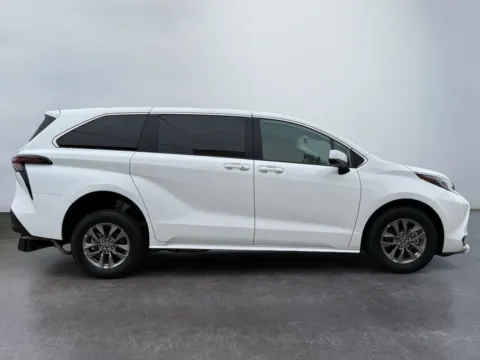 More photos of 2023 Toyota Sienna LE 8-Passenger at Grace Auto Group, PA
