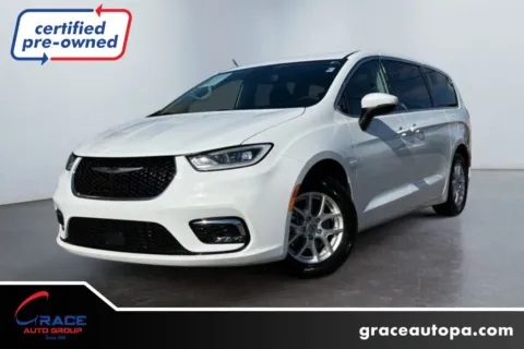 White 2023 Chrysler Pacifica Touring L for sale in Morrisville, PA