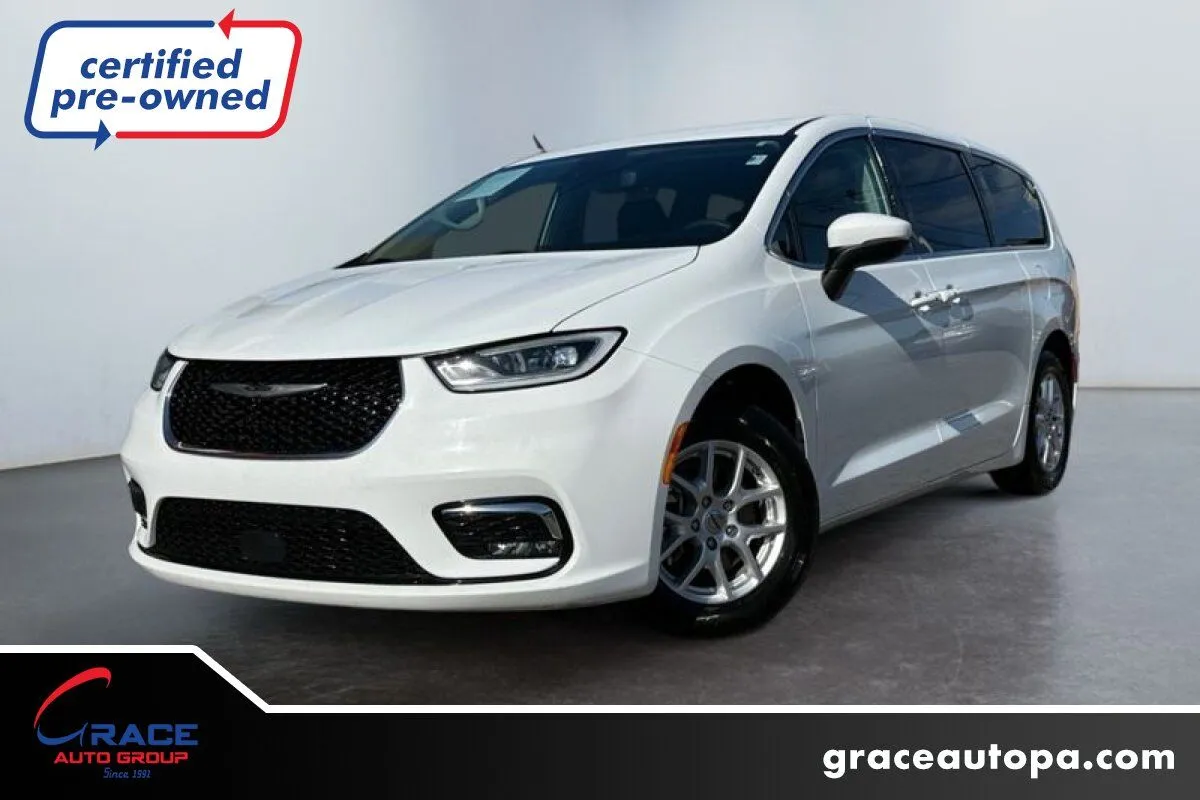 White 2023 Chrysler Pacifica Touring L for sale in Morrisville, PA