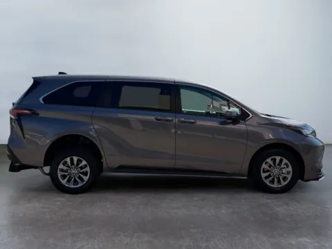 More photos of 2022 Toyota Sienna LE 8-Passenger at Grace Auto Group, PA
