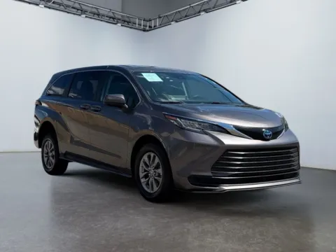 More photos of 2022 Toyota Sienna LE 8-Passenger at Grace Auto Group, PA