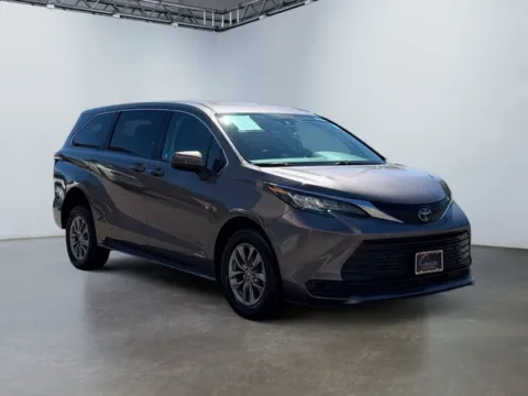 More photos of 2021 Toyota Sienna LE 8-Passenger at Grace Auto Group, PA