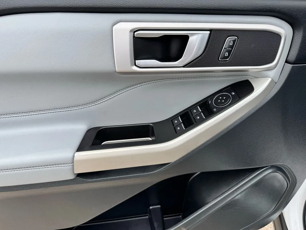 2021 Ford Explorer XLT photo 3
