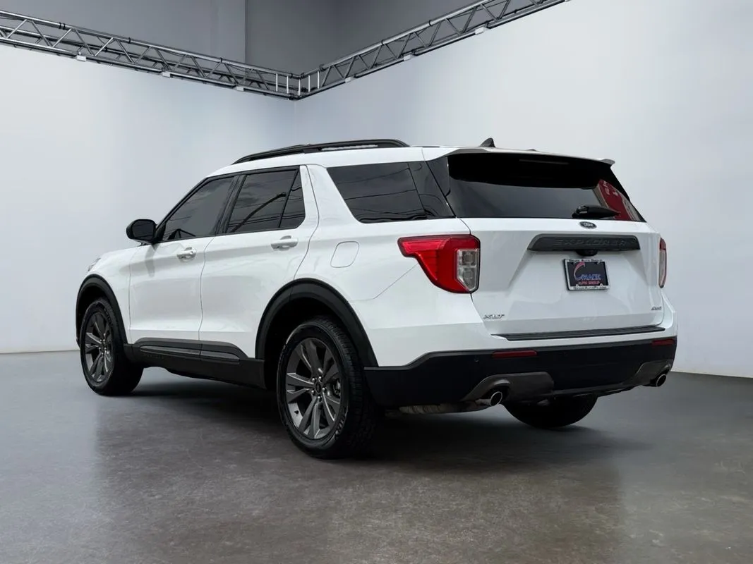 2021 Ford Explorer XLT photo 2