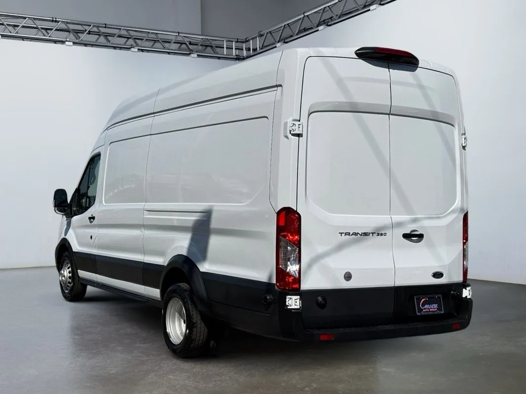 2022 Ford Transit photo 2