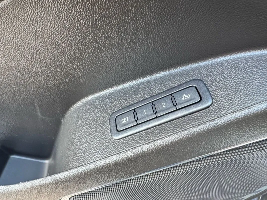 2015 Gmc Yukon Denali photo 2