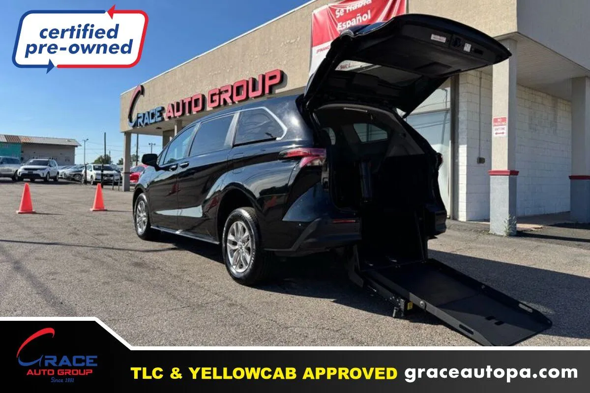 Black 2022 Toyota Sienna XLE for sale in Morrisville, PA