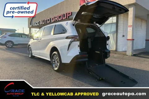White 2021 Toyota Sienna LE for sale in Morrisville, PA