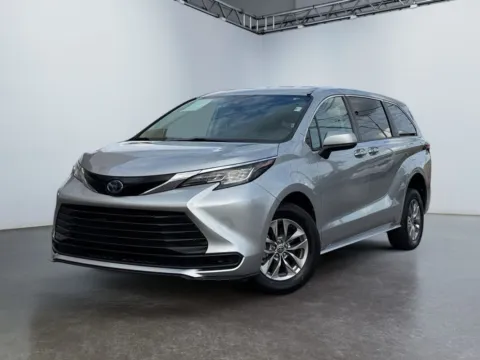 Photos of 2022 Toyota Sienna LE for sale in Morrisville, PA at Grace Auto Group