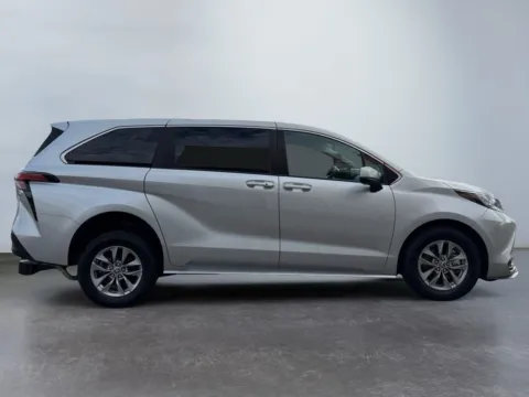 More photos of 2022 Toyota Sienna LE at Grace Auto Group, PA