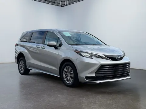 More photos of 2022 Toyota Sienna LE at Grace Auto Group, PA
