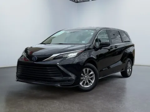 Photos of 2022 Toyota Sienna LE for sale in Morrisville, PA at Grace Auto Group