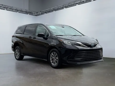 More photos of 2022 Toyota Sienna LE at Grace Auto Group, PA