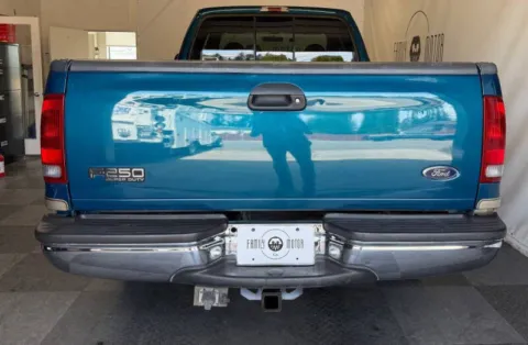 More photos of 2000 Ford F-250 Super Duty Lariat at Family Motor Company, OR