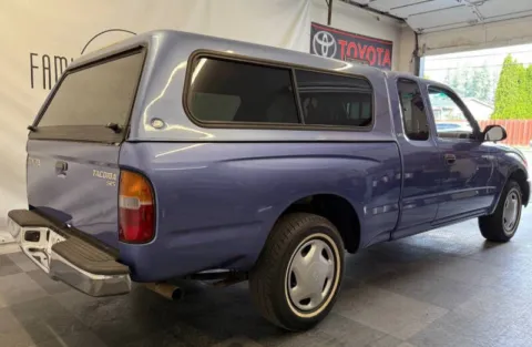 Another view of 2000 Toyota Tacoma SR5 for sale in Tualatin, OR at Family Motor Company