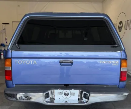 More photos of 2000 Toyota Tacoma SR5 at Family Motor Company, OR
