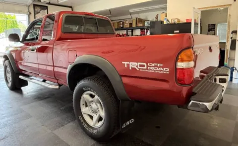 More photos of 2002 Toyota Tacoma V6 at Family Motor Company, OR