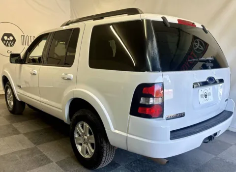 More photos of 2008 Ford Explorer XLT at Family Motor Company, OR