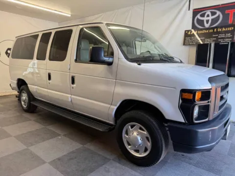 White 2014 Ford E-Series E-350 SD XL for sale in Tualatin, OR