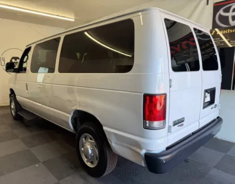 More photos of 2014 Ford E-Series E-350 SD XL at Family Motor Company, OR