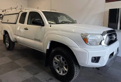 White 2015 Toyota Tacoma PreRunner for sale in Tualatin, OR