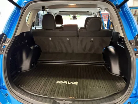 More photos of 2017 Toyota RAV4 Hybrid XLE at Family Motor Company, OR