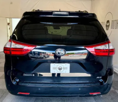 More photos of 2018 Toyota Sienna XLE Premium 8-Passenger at Family Motor Company, OR