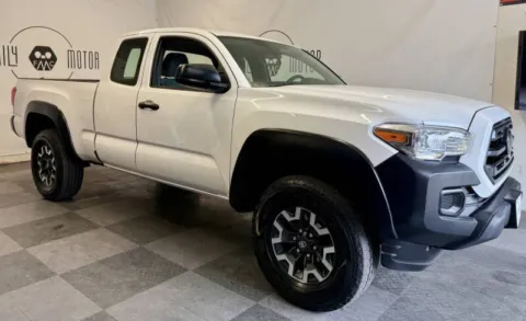 White 2018 Toyota Tacoma SR for sale in Tualatin, OR