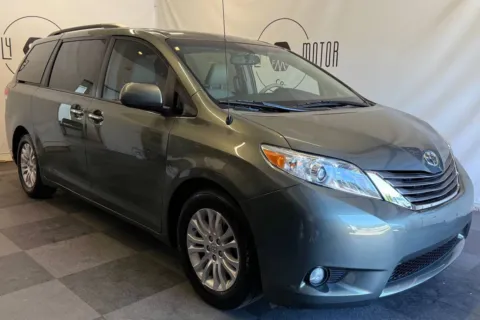 2013 Toyota Sienna for sale in Tualatin, OR
