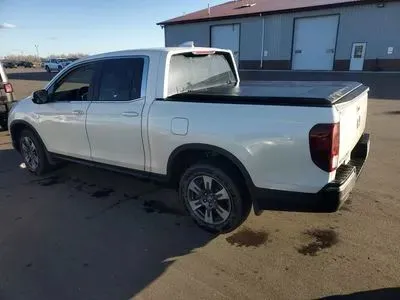 More photos of 2018 Honda Ridgeline RTL Pickup 4D 5 ft at Lunde Auto Sales, MN
