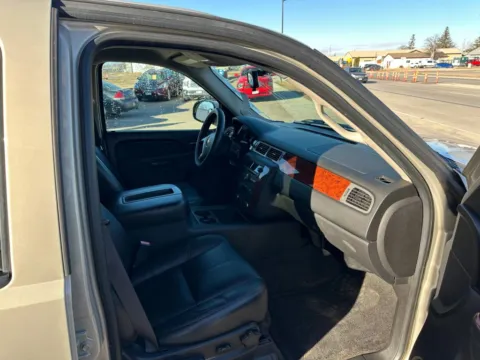 More photos of 2012 Chevrolet Suburban 1500 LT Sport Utility 4D at Lunde Auto Sales, MN