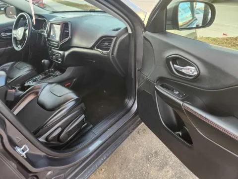 More photos of 2019 Jeep Cherokee TrailHawk Sport Utility 4D at Lunde Auto Sales, MN