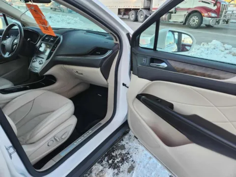 More photos of 2019 Lincoln MKC Reserve Sport Utility 4D at Lunde Auto Sales, MN