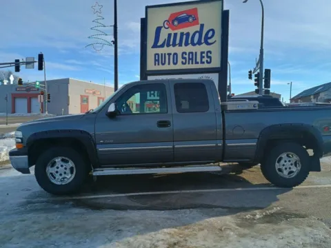 More photos of 2001 Chevrolet Silverado 1500 Extended Cab Short Bed at Lunde Auto Sales, MN