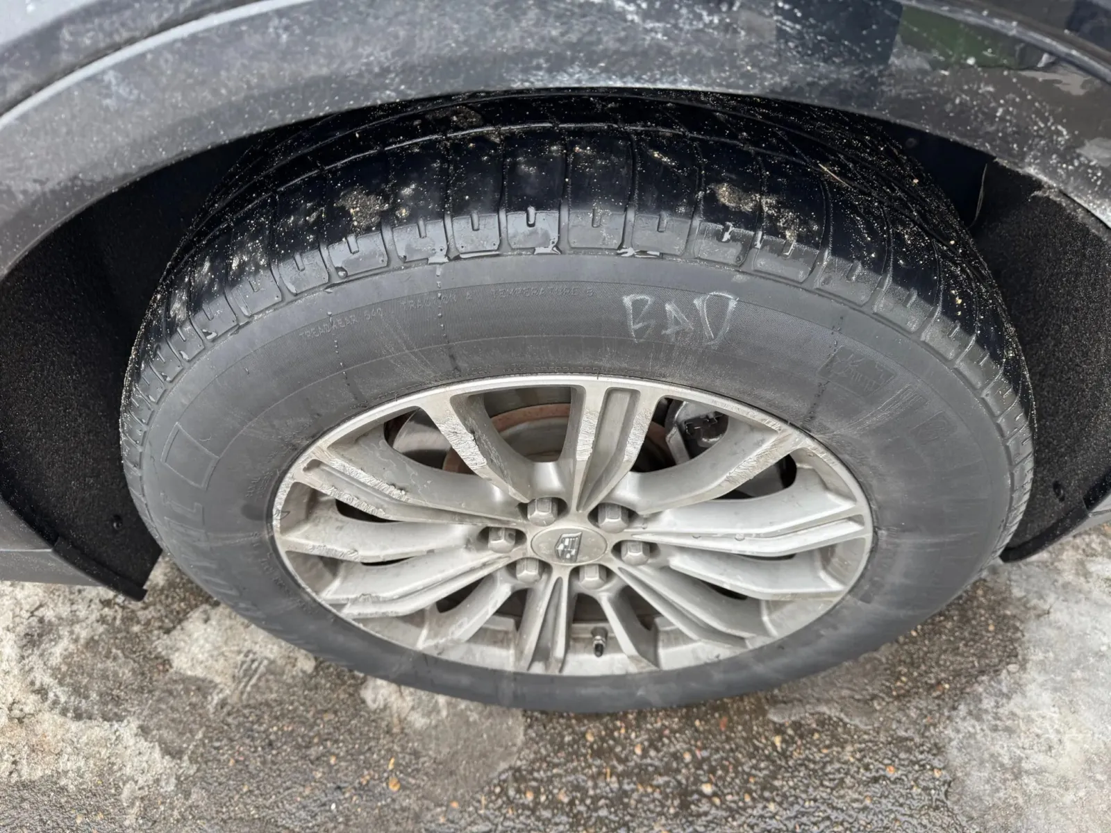 2017 Cadillac XT5 - Image 2