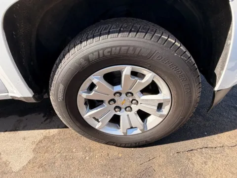 More photos of 2021 Chevrolet Colorado Crew Cab LT Pickup 4D 5 ft at Lunde Auto Sales, MN