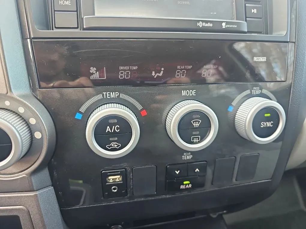 2015 Toyota Sequoia - Image 3