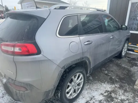 More photos of 2018 Jeep Cherokee Latitude Sport Utility 4D at Lunde Auto Sales, MN