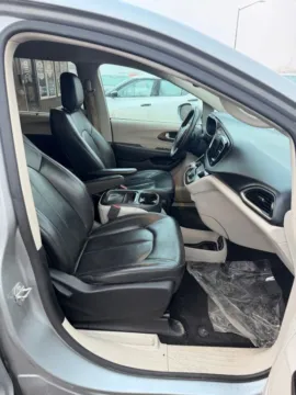 More photos of 2017 Chrysler Pacifica Touring-L Minivan 4D at Lunde Auto Sales, MN