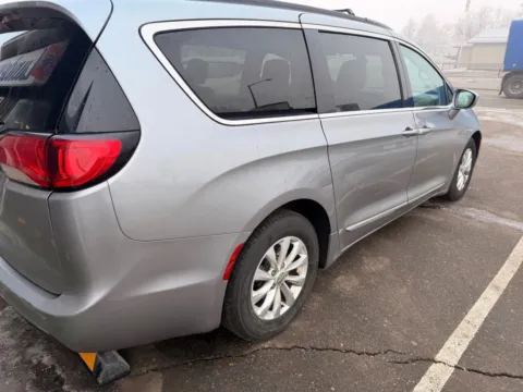 More photos of 2017 Chrysler Pacifica Touring-L Minivan 4D at Lunde Auto Sales, MN