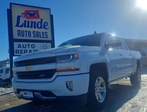 White 2018 Chevrolet Silverado 1500 Crew Cab Z71 LT Pickup 4D 5 3/4 ft for sale in Wadena, MN