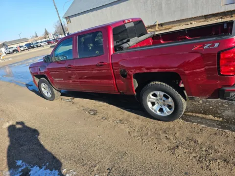 More photos of 2018 Chevrolet Silverado 1500 Crew Cab Z71 LT Pickup 4D 5 3/4 ft at Lunde Auto Sales, MN