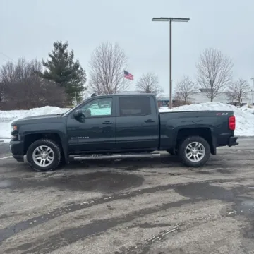 More photos of 2018 Chevrolet Silverado 1500 Crew Cab Z71 LT Pickup 4D 5 3/4 ft at Lunde Auto Sales, MN