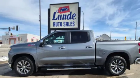Gray 2021 Chevrolet Silverado 1500 Crew Cab LT Pickup 4D 5 3/4 ft for sale in Wadena, MN