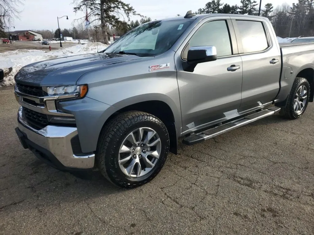 Gray 2021 Chevrolet Silverado 1500 Crew Cab LT Pickup 4D 5 3/4 ft for sale in Wadena, MN
